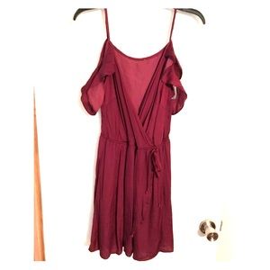 Cold shoulder dress maroon, never worn